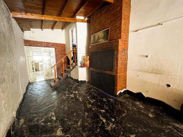 VENTA CASA 5 DORM. 4 BAÑOS - SEMICENTRICA - TANDIL