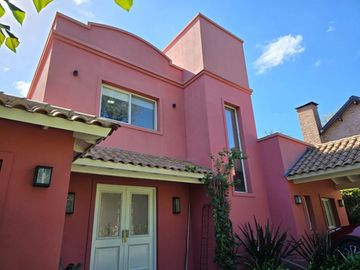 VENTA IMPONENTE CASA 6 AMB C/ JARDIN PILETA COCH.