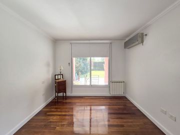 VENTA IMPONENTE CASA 6 AMB C/ JARDIN PILETA COCH.