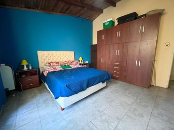 CASA VENTA 4 AMB CLAYPOLE GRAN JARDÍN Y GARAGE