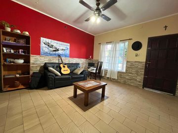 CASA VENTA 4 AMB CLAYPOLE GRAN JARDÍN Y GARAGE