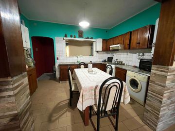 CASA VENTA 4 AMB CLAYPOLE GRAN JARDÍN Y GARAGE