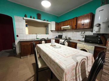CASA VENTA 4 AMB CLAYPOLE GRAN JARDÍN Y GARAGE