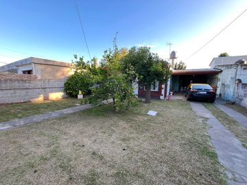 CASA VENTA 4 AMB CLAYPOLE GRAN JARDÍN Y GARAGE