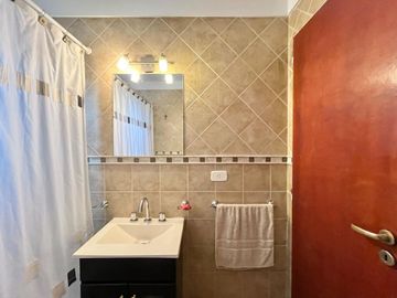 VENTA DEPTO. 2 AMB. BALCON ,TERRAZA CON 5 PARRILAS