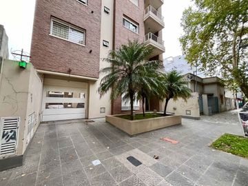 VENTA DEPTO. 2 AMB. BALCON ,TERRAZA CON 5 PARRILAS