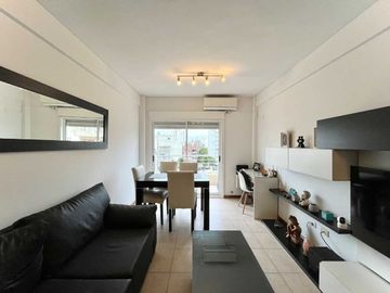 VENTA DEPTO. 2 AMB. BALCON ,TERRAZA CON 5 PARRILAS