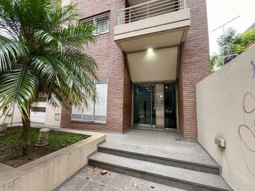 VENTA DEPTO. 2 AMB. BALCON ,TERRAZA CON 5 PARRILAS