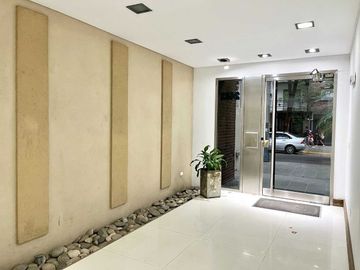 VENTA DEPTO. 2 AMB. BALCON ,TERRAZA CON 5 PARRILAS