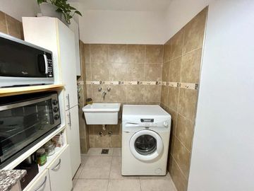 VENTA DEPTO. 2 AMB. BALCON ,TERRAZA CON 5 PARRILAS
