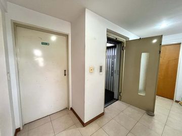 VENTA DEPTO. 2 AMB. BALCON ,TERRAZA CON 5 PARRILAS