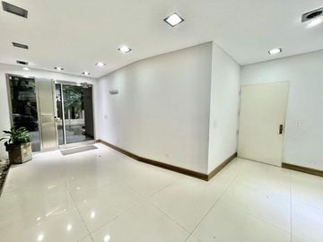 VENTA DEPTO. 2 AMB. BALCON ,TERRAZA CON 5 PARRILAS