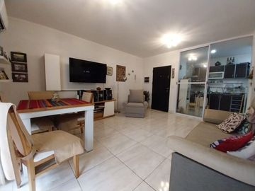 2 AMBIENTES  SUITE VEST BAÑO Y TOIL CON GRAN PATIO