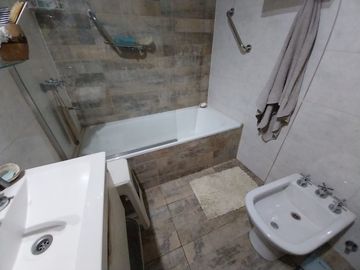 2 AMBIENTES  SUITE VEST BAÑO Y TOIL CON GRAN PATIO