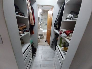 2 AMBIENTES  SUITE VEST BAÑO Y TOIL CON GRAN PATIO