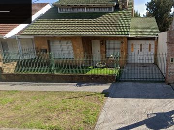 CHALET 3 AMBIENTES 2 PLANTAS VENTA RAFAEL CALZADA
