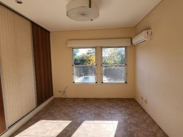 VENTA CASA DE 5 AMBIENTES JARDIN/PISCINA ESCOBAR