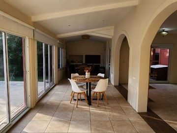 VENTA CASA DE 5 AMBIENTES JARDIN/PISCINA ESCOBAR