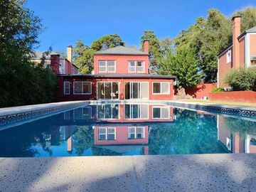 VENTA CASA DE 5 AMBIENTES JARDIN/PISCINA ESCOBAR