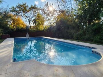 VENTA CASA DE 5 AMBIENTES JARDIN/PISCINA ESCOBAR
