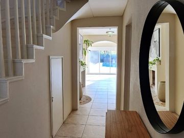 VENTA CASA DE 5 AMBIENTES JARDIN/PISCINA ESCOBAR