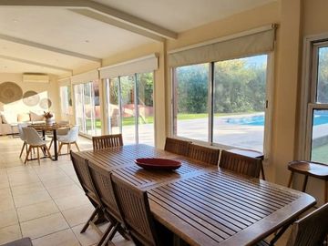 VENTA CASA DE 5 AMBIENTES JARDIN/PISCINA ESCOBAR