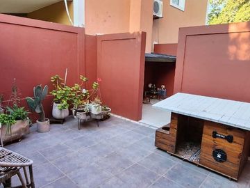 VENTA CASA DE 5 AMBIENTES JARDIN/PISCINA ESCOBAR