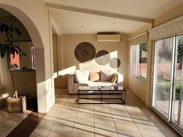 VENTA CASA DE 5 AMBIENTES JARDIN/PISCINA ESCOBAR