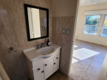 VENTA CASA DE 5 AMBIENTES JARDIN/PISCINA ESCOBAR