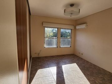 VENTA CASA DE 5 AMBIENTES JARDIN/PISCINA ESCOBAR