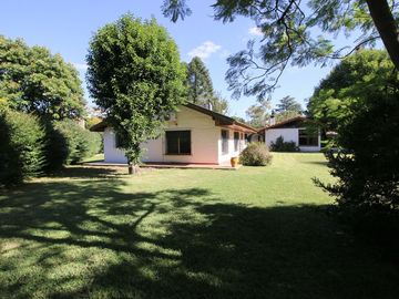 VENTA CASA 3 AMB PARQUE PILETA QUINCHO BOSQUE REAL
