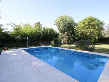 VENTA CASA 3 AMB PARQUE PILETA QUINCHO BOSQUE REAL