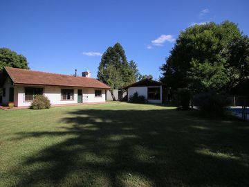 VENTA CASA 3 AMB PARQUE PILETA QUINCHO BOSQUE REAL