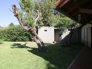 VENTA CASA 3 AMB PARQUE PILETA QUINCHO BOSQUE REAL