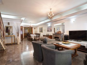 Venta casa 5 amb. Monte Castro Patio Terraza Coch.