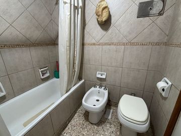 Venta casa 5 amb. Monte Castro Patio Terraza Coch.