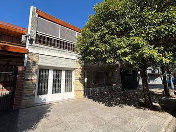 Venta casa 5 amb. Monte Castro Patio Terraza Coch.