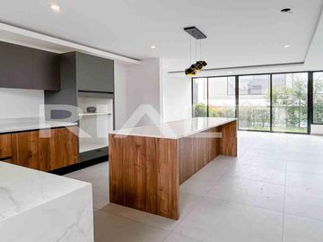 Casa en venta de oportunidad, en Tumbaco