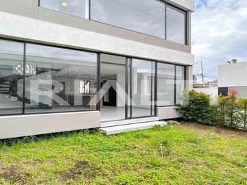 Casa en venta de oportunidad, en Tumbaco