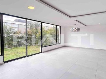 Casa en venta de oportunidad, en Tumbaco