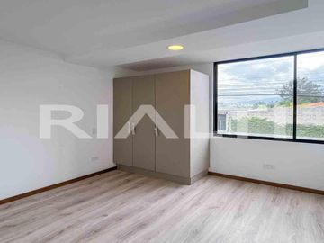 Casa en venta de oportunidad, en Tumbaco