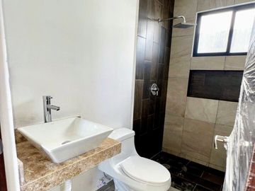 Casa/ Venta 2 plantas con habitación planta baja en las Américas, Mérida