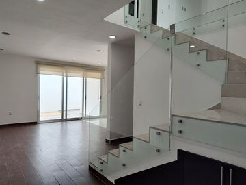 CASA EN RENTA O VENTA EN SAN ROMAN, CIUDAD DEL CARMEN, CAMPECHE