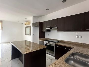 CASA EN RENTA O VENTA EN SAN ROMAN, CIUDAD DEL CARMEN, CAMPECHE