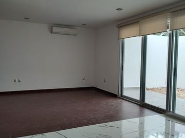 CASA EN RENTA O VENTA EN SAN ROMAN, CIUDAD DEL CARMEN, CAMPECHE