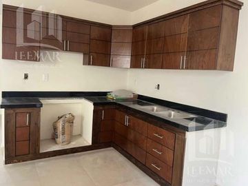 Casa Nueva en Venta en Col. Las Americas