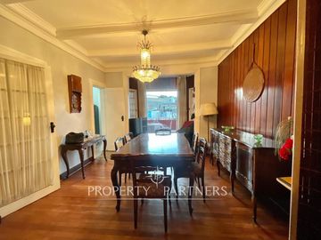 Se vende bellísima y tradicional casa porteña