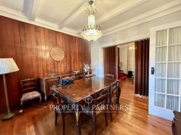 Se vende bellísima y tradicional casa porteña
