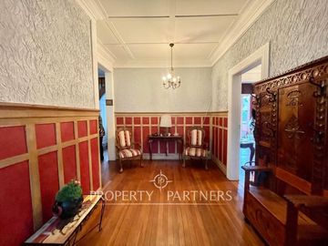 Se vende bellísima y tradicional casa porteña