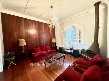 Se vende bellísima y tradicional casa porteña